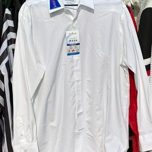 Men’s Haggar Slim Fit white button down shirt.